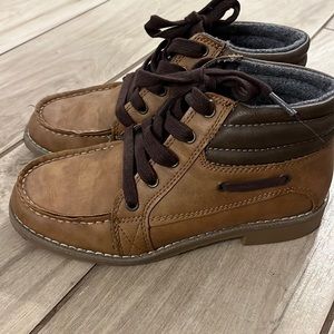 Great condition boys size 4 tan boots